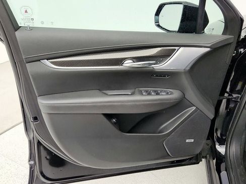 Used 2024 Cadillac XT6 Sport w/ Technology Package image 11