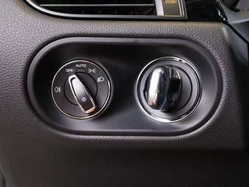 Certified 2026 Porsche Macan AWD/4WD image 23