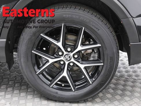 Used 2018 Toyota RAV4 SE image 33