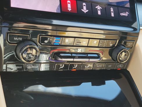 Used 2024 Jeep Grand Cherokee Limited w/ Luxury Tech Group II image 23