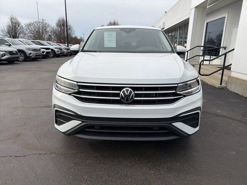 Used 2024 Volkswagen Tiguan SE image 8