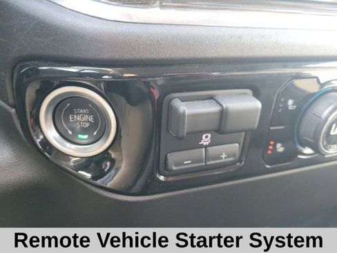 Used 2025 Chevrolet Silverado 1500 LT image 7