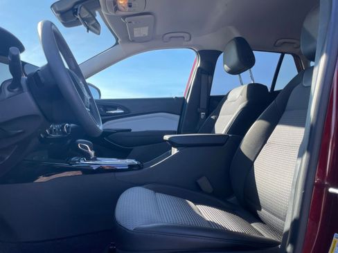 Used 2025 Chevrolet Trax LT image 25