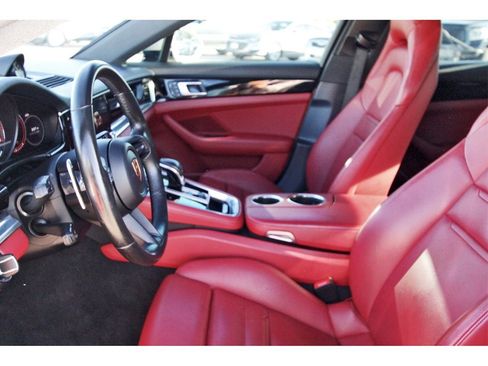 Used 2022 Porsche Panamera 4 image 35