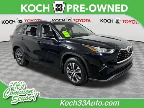 Used 2020 Toyota Highlander XLE AWD/4WD image 1