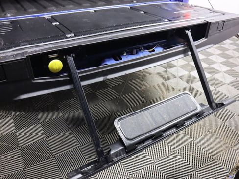 Used 2022 Ford F150 Lightning Lariat image 38