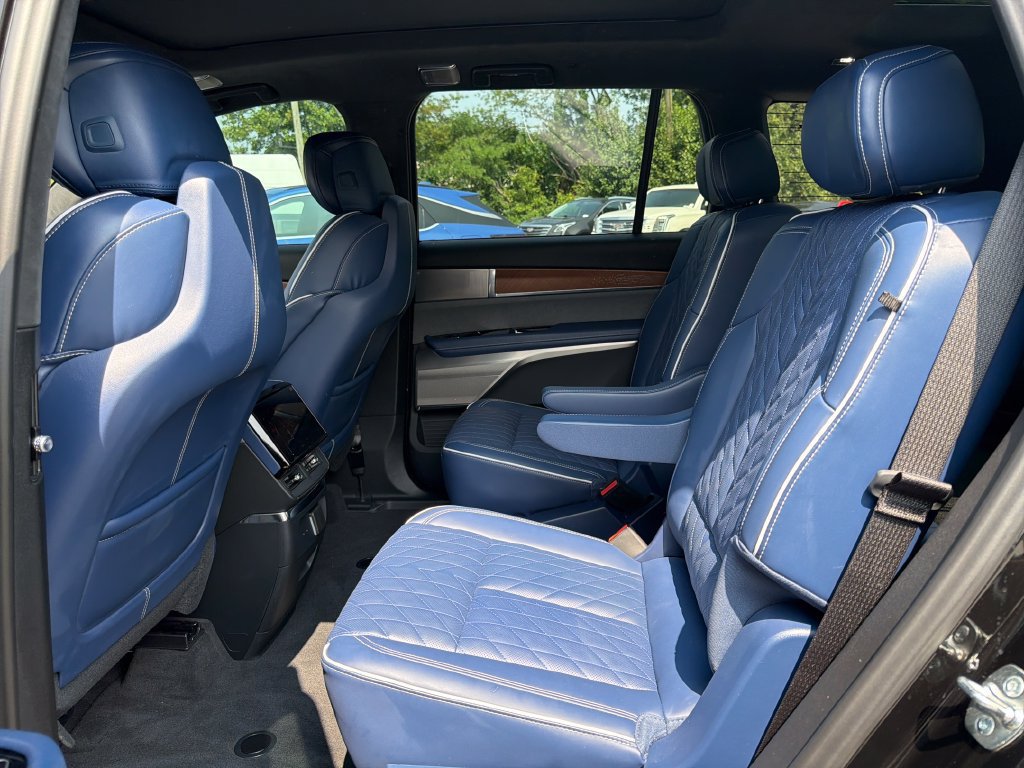 Certified 2026 Cadillac Vistiq Premium Luxury AWD/4WD image 11