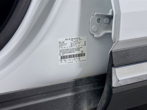Used 2021 Ford Explorer XLT RWD image 38