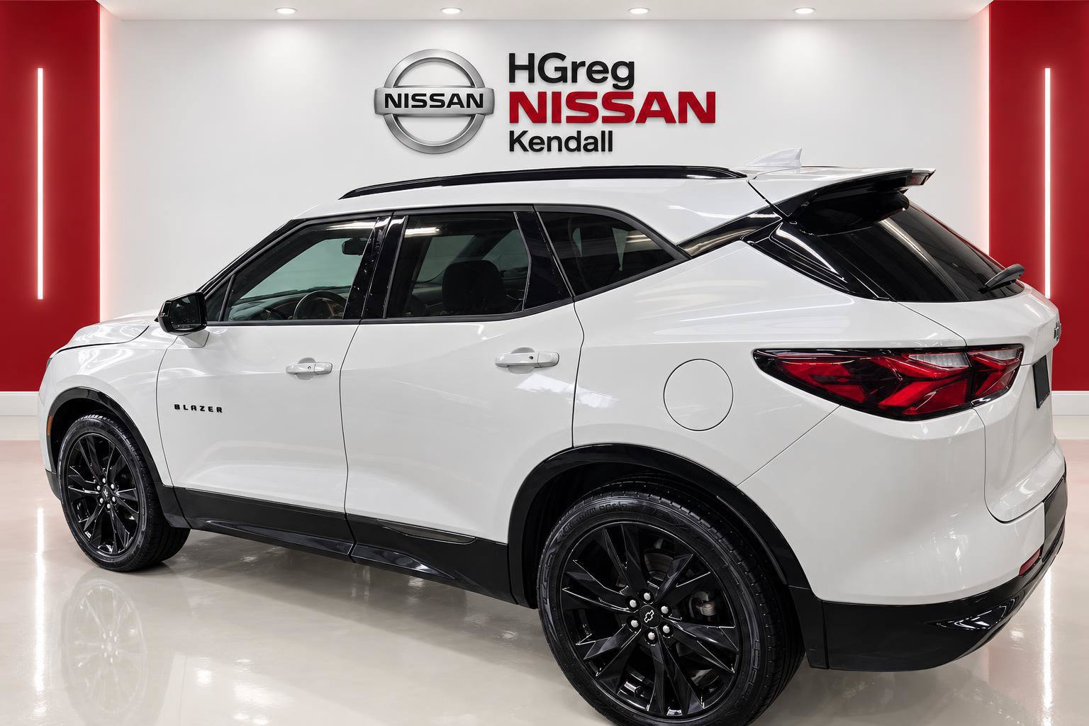 Used 2021 Chevrolet Blazer RS w/ Enhanced Convenience Package FWD image 2