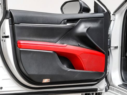 Used 2022 Toyota Camry XSE image 40