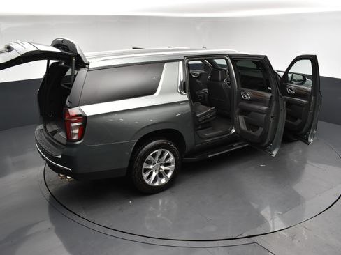Used 2023 Chevrolet Suburban Premier RWD image 35