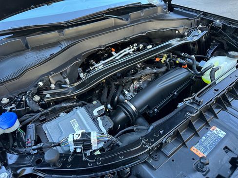 Certified 2025 Ford Explorer Platinum w/ LUX Leather Package image 16