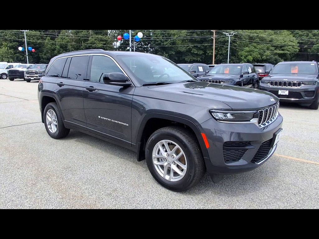 Used 2026 Jeep Grand Cherokee Laredo w/ MOPAR Finishing Package AWD/4WD image 2