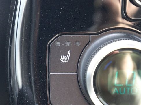 Used 2020 Toyota Highlander XLE AWD/4WD image 25