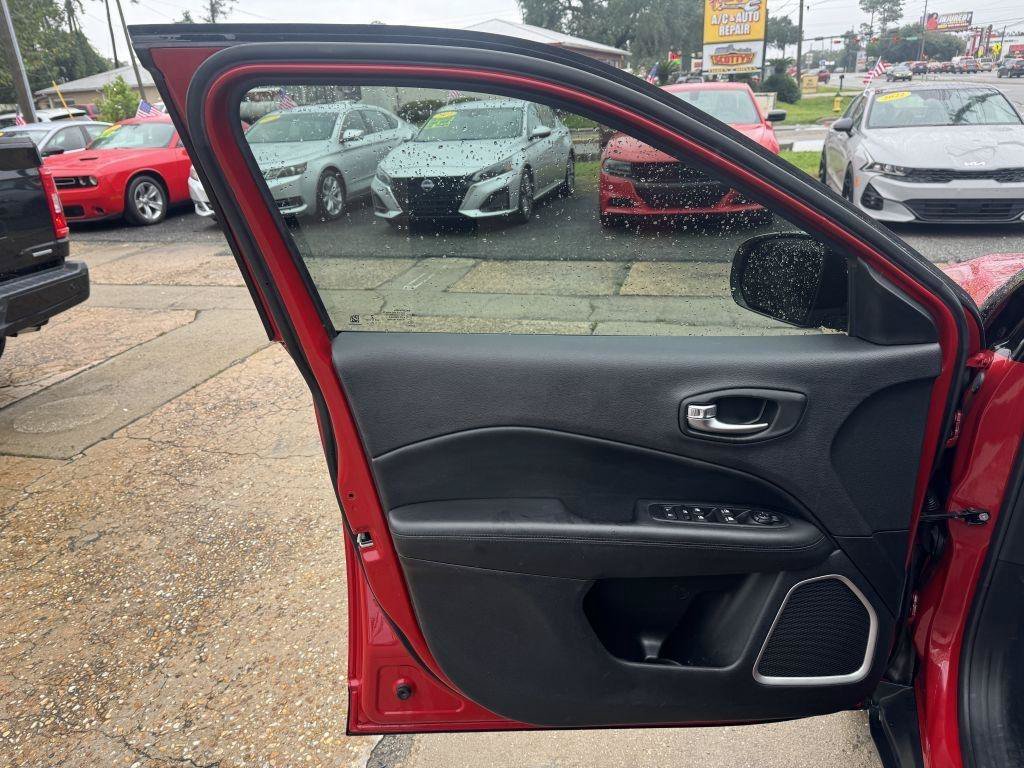 Used 2020 Jeep Compass Latitude FWD image 12