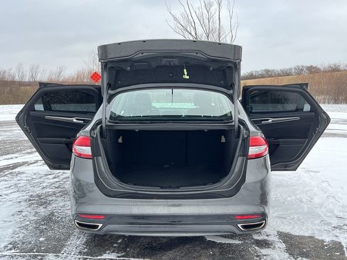 Used 2017 Ford Fusion SE w/ Fusion SE Technology Package image 34