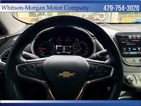 Used 2017 Chevrolet Malibu LT FWD image 15