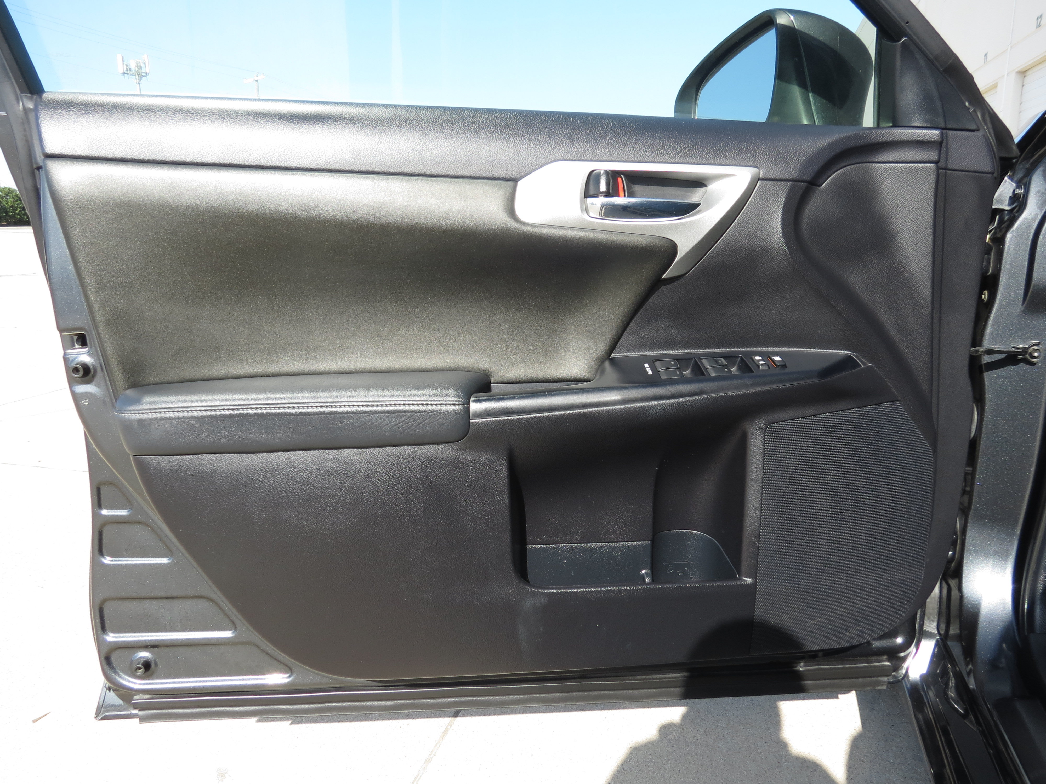 Used 2011 Lexus CT 200h Premium w/ Premium Audio Pkg FWD image 24