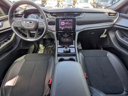 New 2025 Jeep Grand Cherokee L Altitude image 13