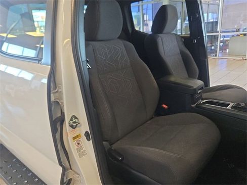 Used 2016 Toyota Tacoma TRD Sport image 22