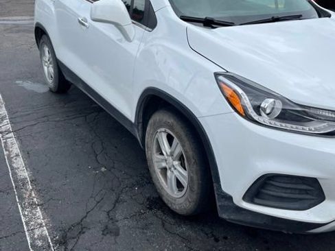 Used 2020 Chevrolet Trax LT w/ LT Convenience Package FWD image 4