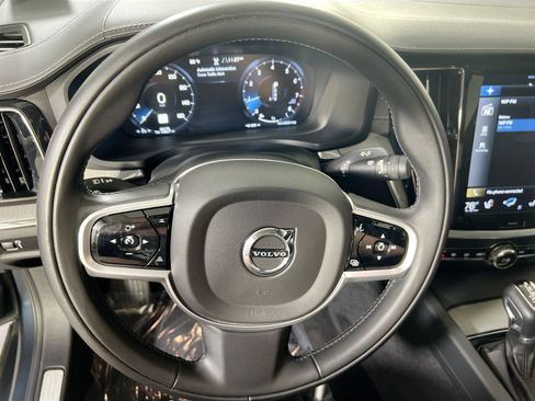 Used 2021 Volvo S60 T5 Inscription image 11