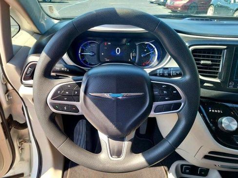 Used 2018 Chrysler Pacifica Touring Plus image 23