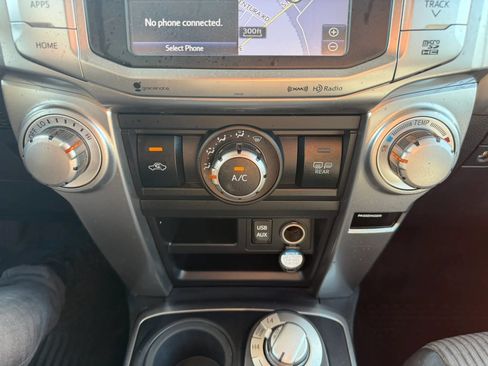 Used 2018 Toyota 4Runner SR5 AWD/4WD image 20