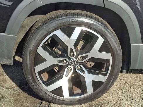 Used 2022 Volkswagen Taos SEL w/ Panoramic Sunroof Package image 7