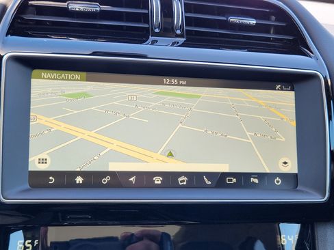 Used 2019 Jaguar F-PACE Premium image 10