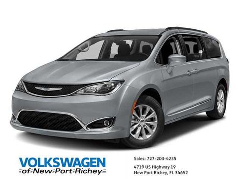 Used 2017 Chrysler Pacifica Touring-L FWD image 1