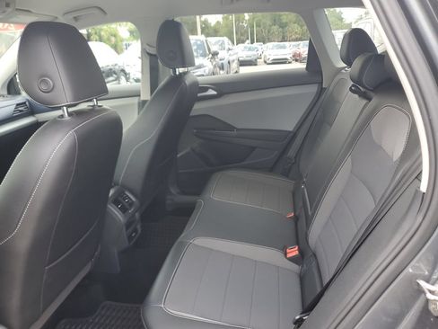 Certified 2022 Volkswagen Taos SE FWD image 15