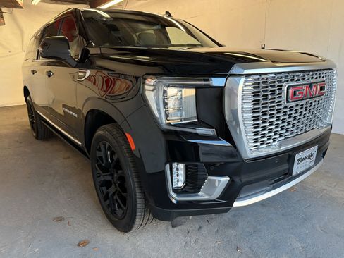 Used 2023 GMC Yukon XL Denali image 4