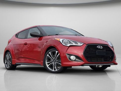 Used 2016 Hyundai Veloster Turbo image 2