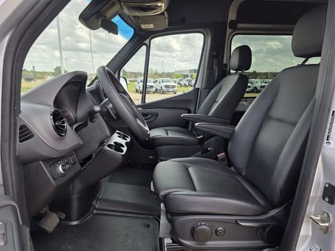 Used 2024 Mercedes-Benz Sprinter 2500 image 12