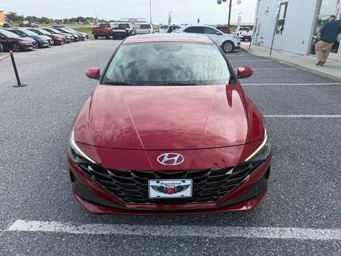 Used 2023 Hyundai Elantra Limited FWD image 3
