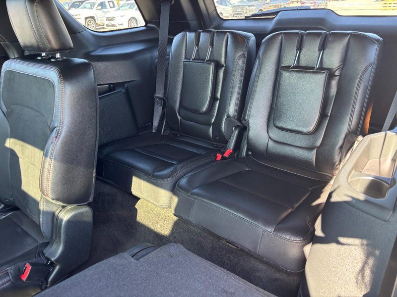 Used 2018 Ford Explorer XLT w/ Equipment Group 202A AWD/4WD image 13