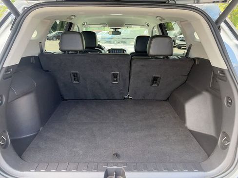 Used 2024 GMC Terrain SLT image 7