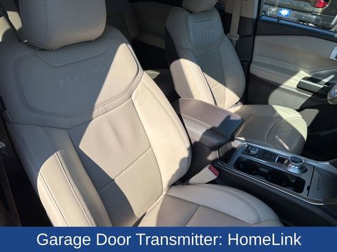 Used 2020 Ford Explorer Platinum w/ Premium Technology Package image 31
