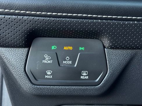 Used 2024 Volkswagen Atlas SE image 41