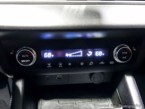 Used 2023 Mitsubishi Outlander SE image 25