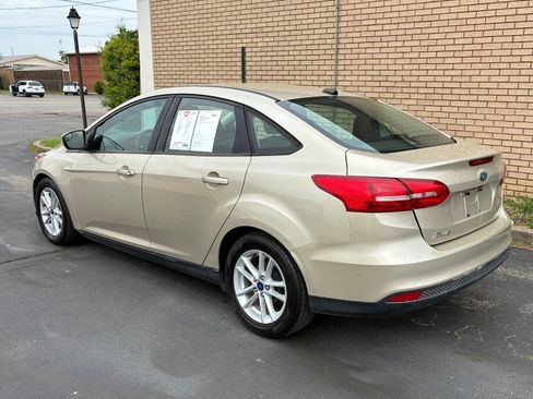 Used 2017 Ford Focus SE FWD image 5