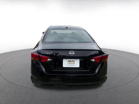 Used 2025 Nissan Altima 2.5 SV FWD image 13