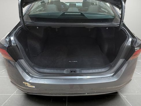 Used 2025 Nissan Altima 2.5 SV FWD image 18