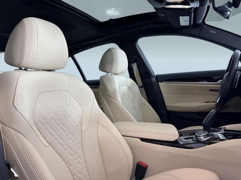 Used 2023 BMW 530i w/ Convenience Package RWD image 26