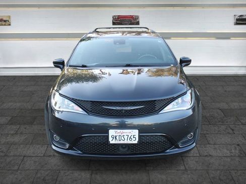 Used 2020 Chrysler Pacifica Touring-L Plus w/ Advanced Safetytec Group FWD image 2