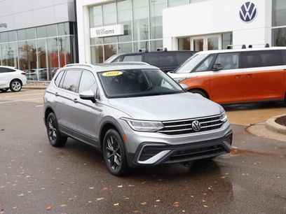 Used 2022 Volkswagen Tiguan SE w/ Panoramic Sunroof Package