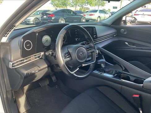 Used 2021 Hyundai Elantra SEL w/ Convenience + Premium Package image 16