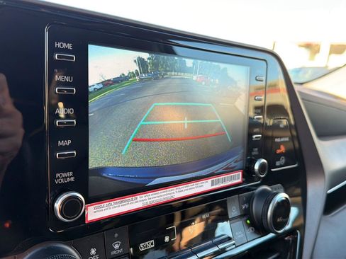 Used 2022 Toyota Highlander XLE FWD image 26