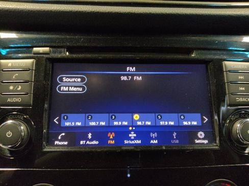 Used 2020 Nissan Rogue S FWD image 25